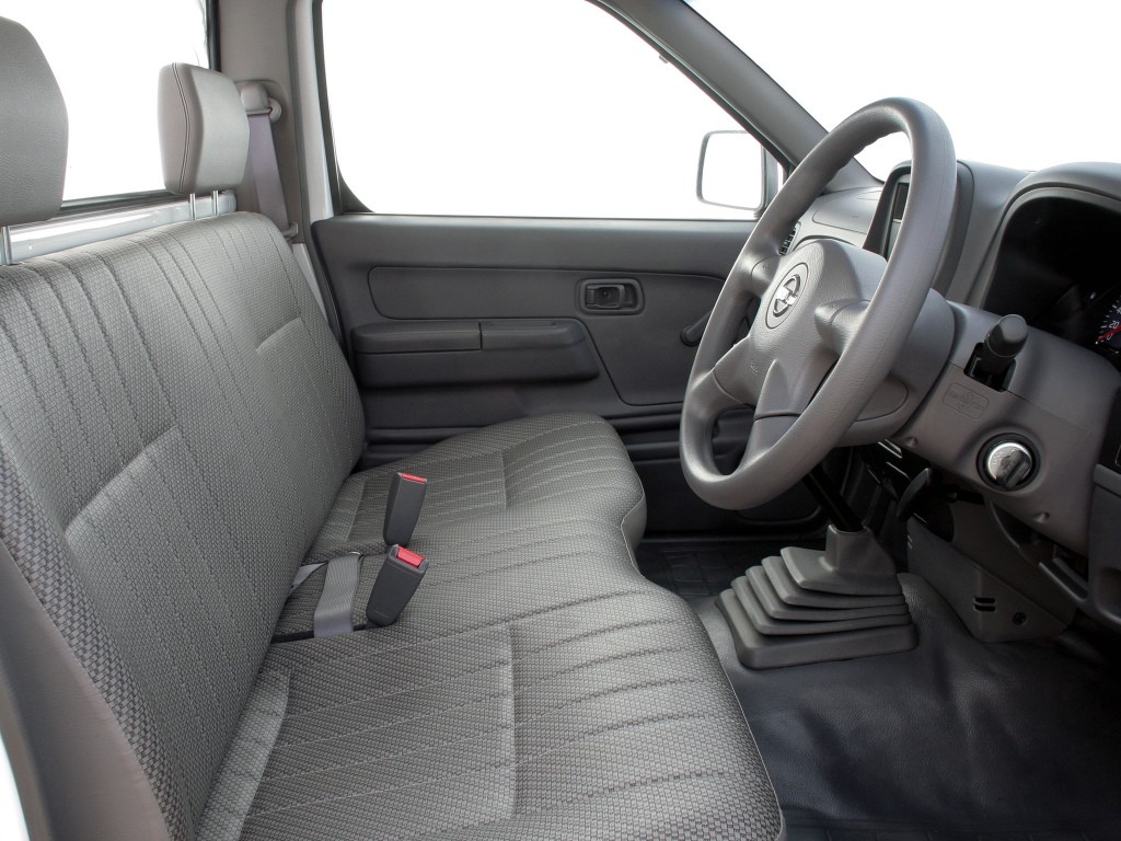 Nissan Np300 photo 37