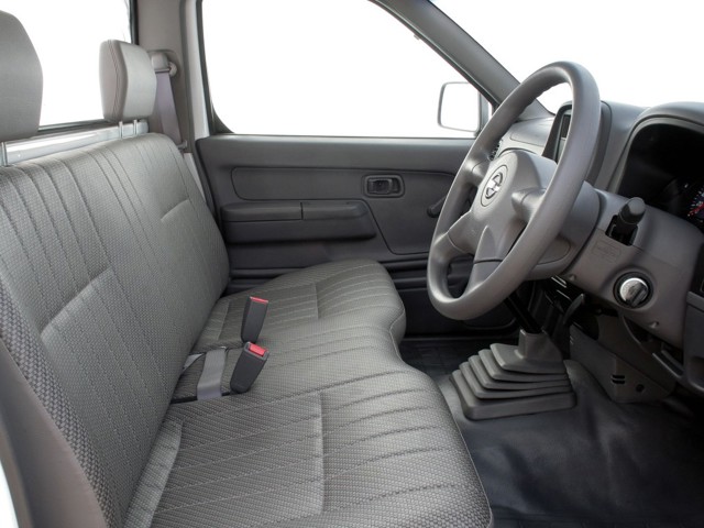Nissan Np300 photo 37