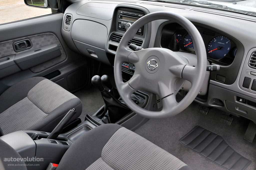 Nissan Np300 photo 28