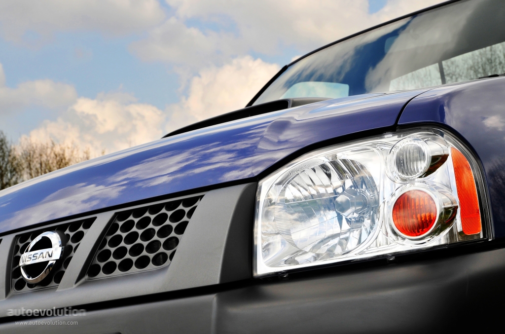 Nissan Np300 photo 2