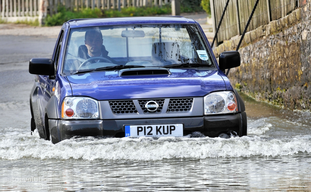 Nissan Np300 photo 4