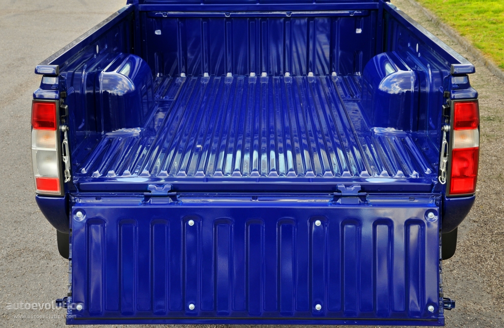 Nissan Np300 photo 5