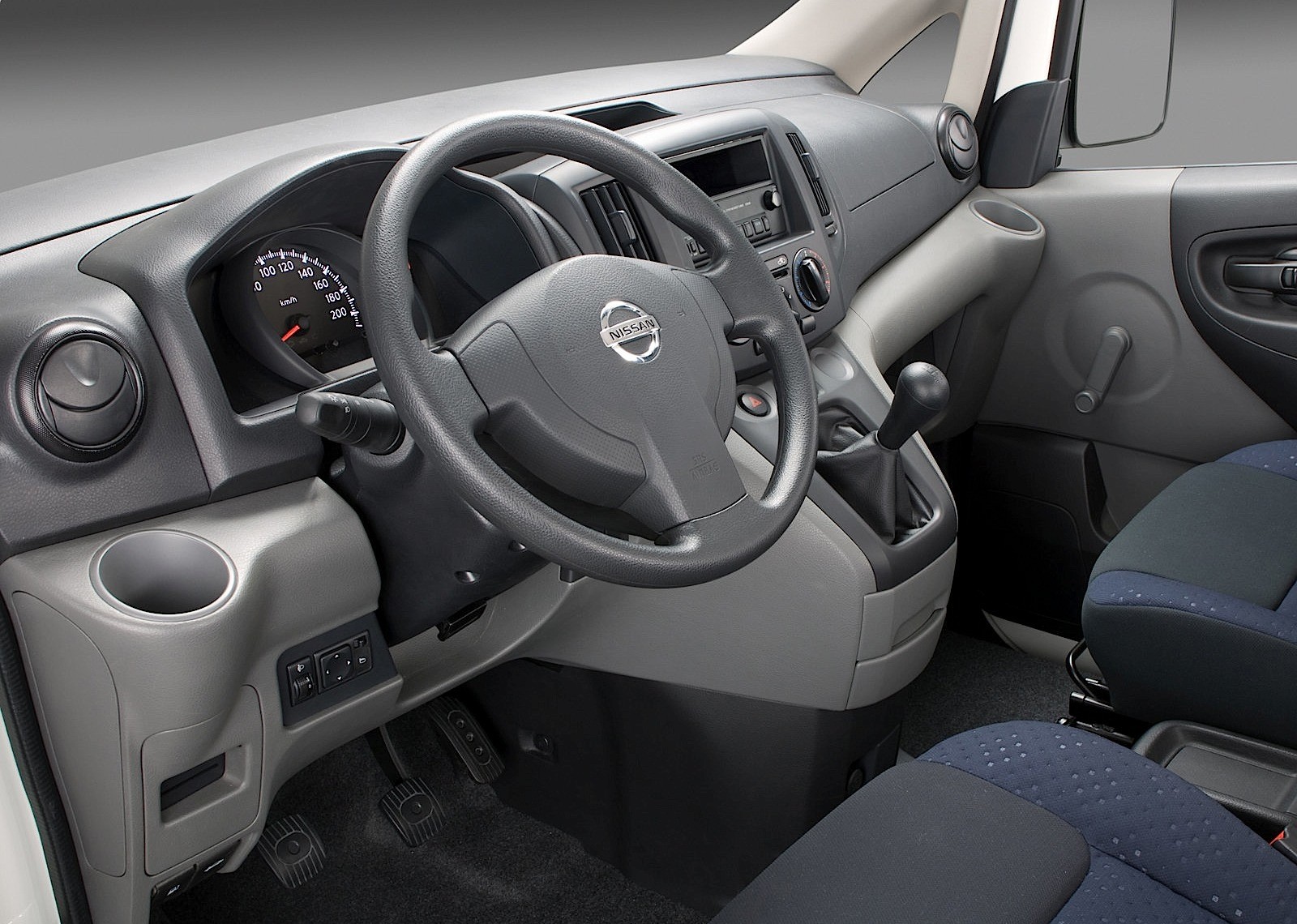Nissan Nv photo 14