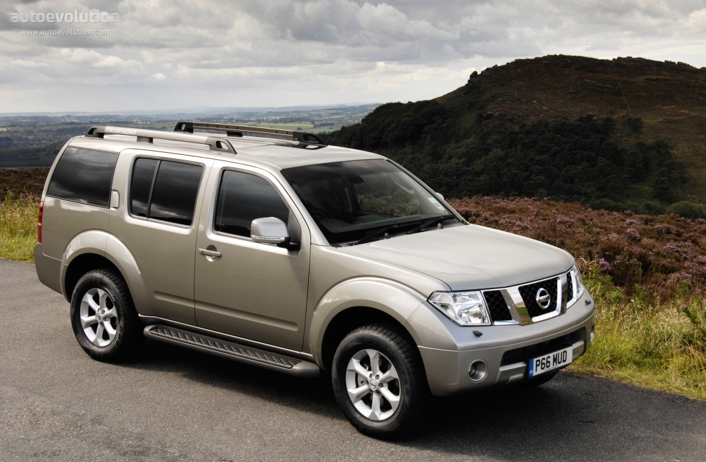 Nissan Pathfinder photo 2