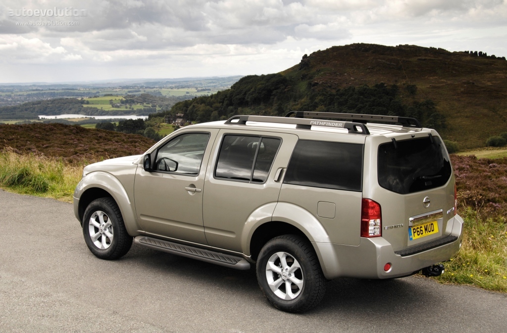 Nissan Pathfinder photo 3