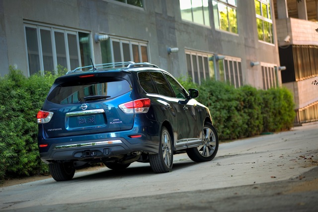 Nissan Pathfinder foto 1