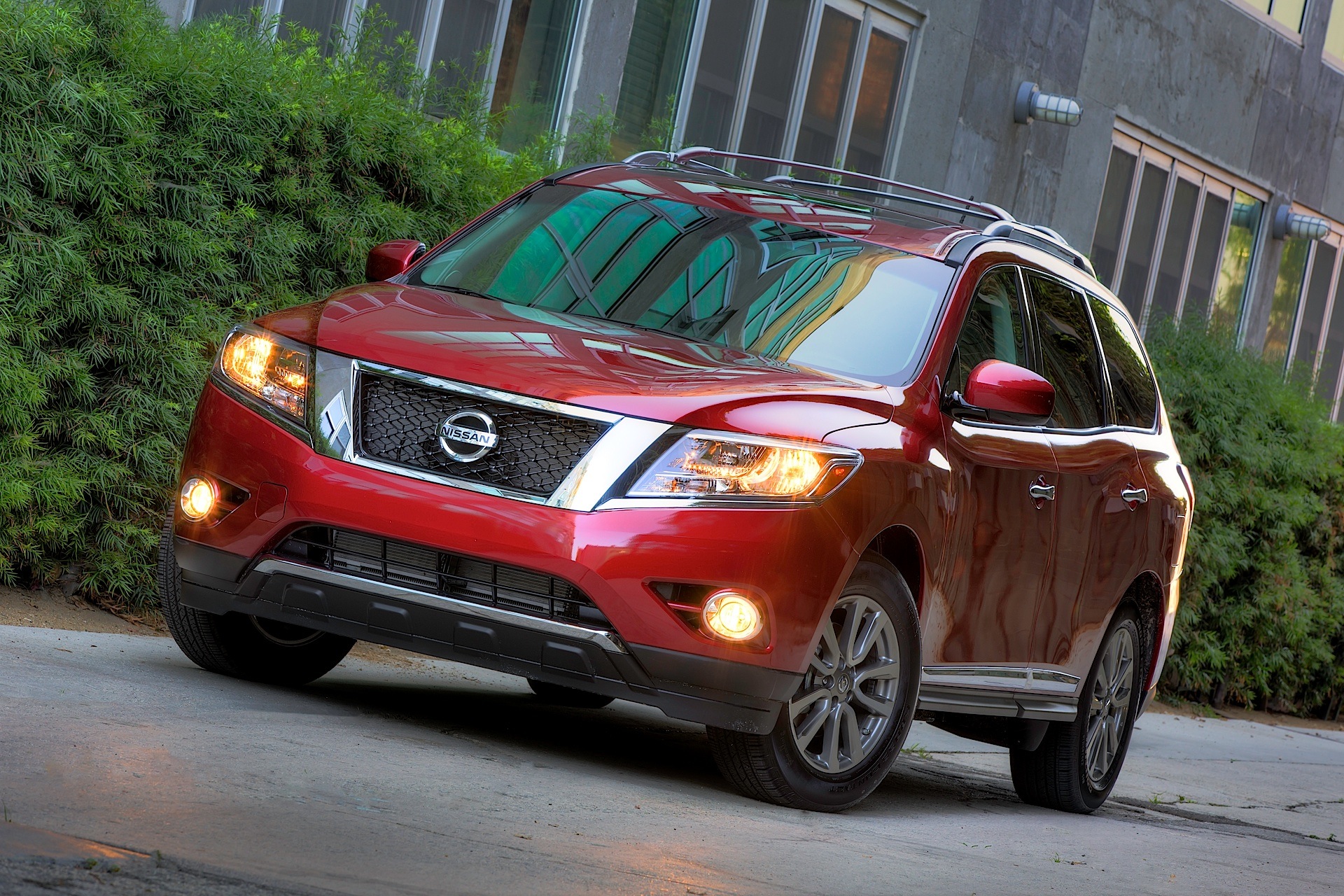 Nissan Pathfinder photo 2