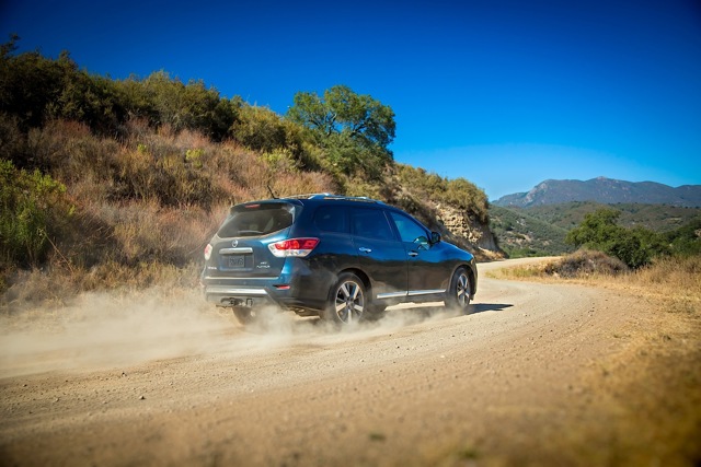 Nissan Pathfinder foto 8