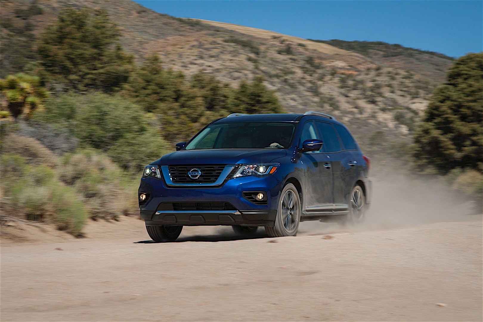 Nissan Pathfinder photo 10