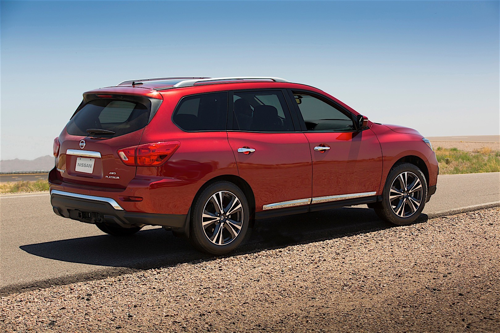 Nissan Pathfinder photo 11