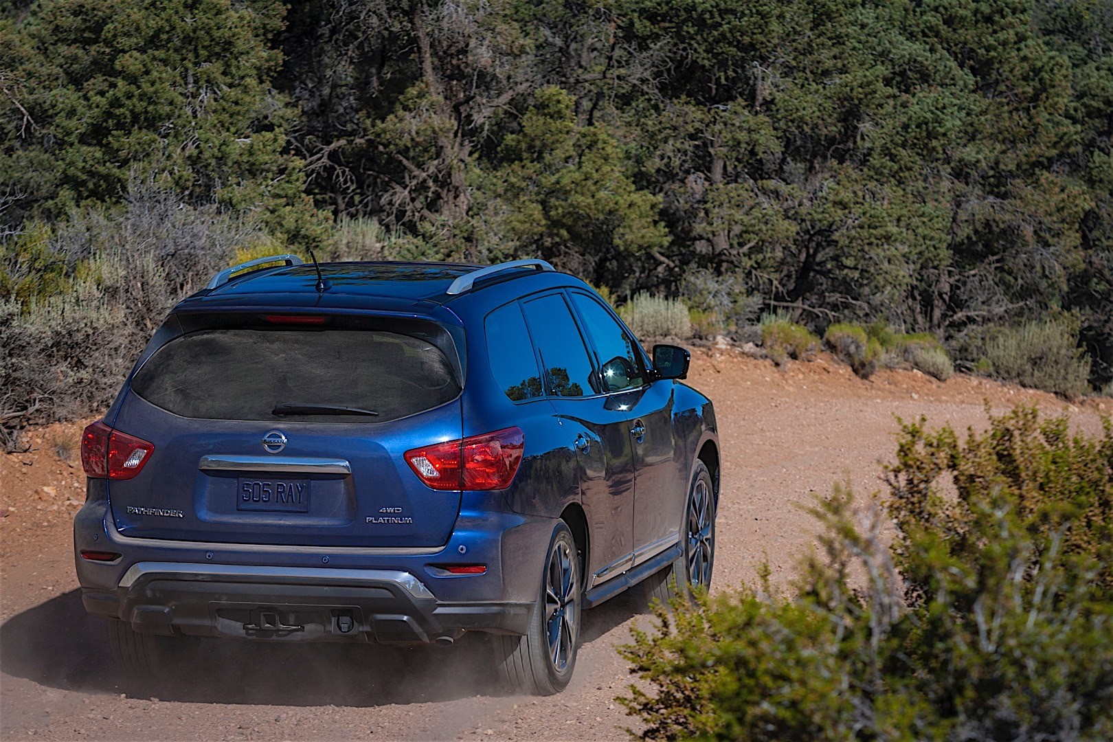 Nissan Pathfinder photo 5