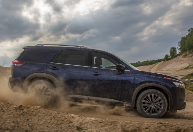 Nissan Pathfinder Foto 24