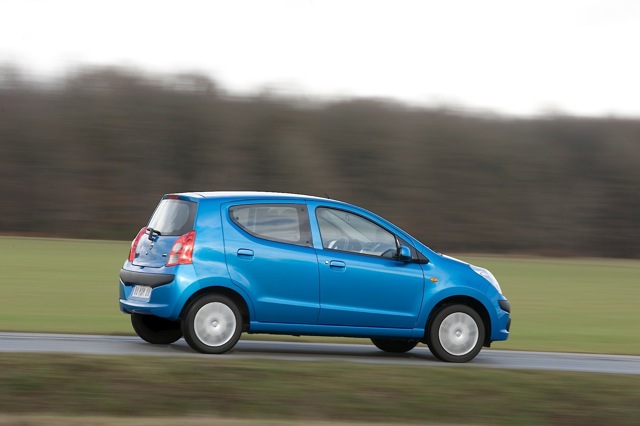 Nissan Pixo photo 6