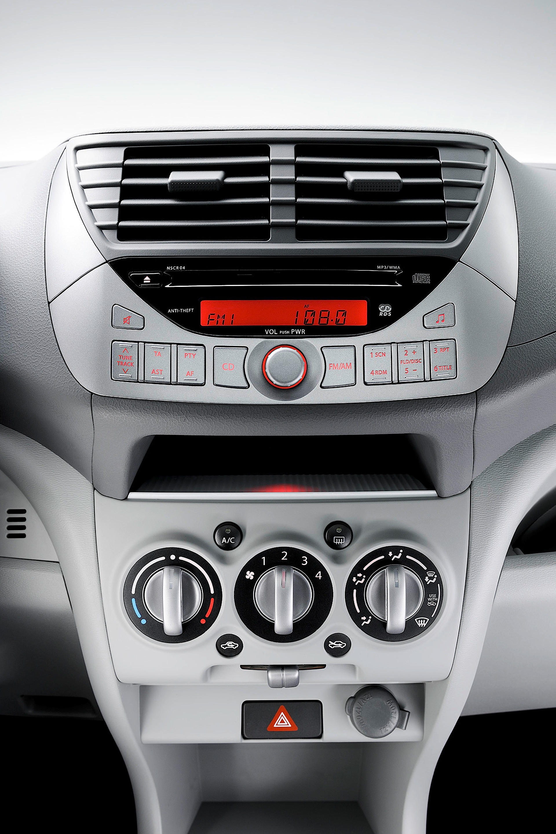 Nissan Pixo photo 45