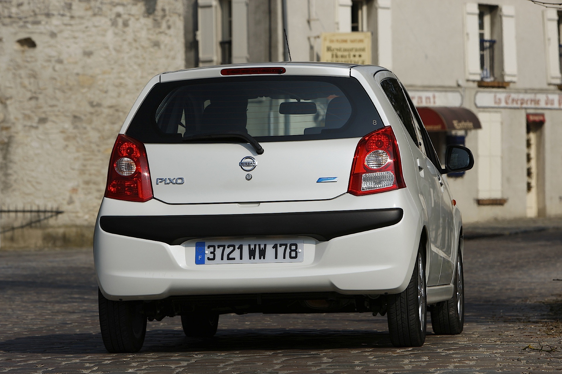 Nissan Pixo photo 36