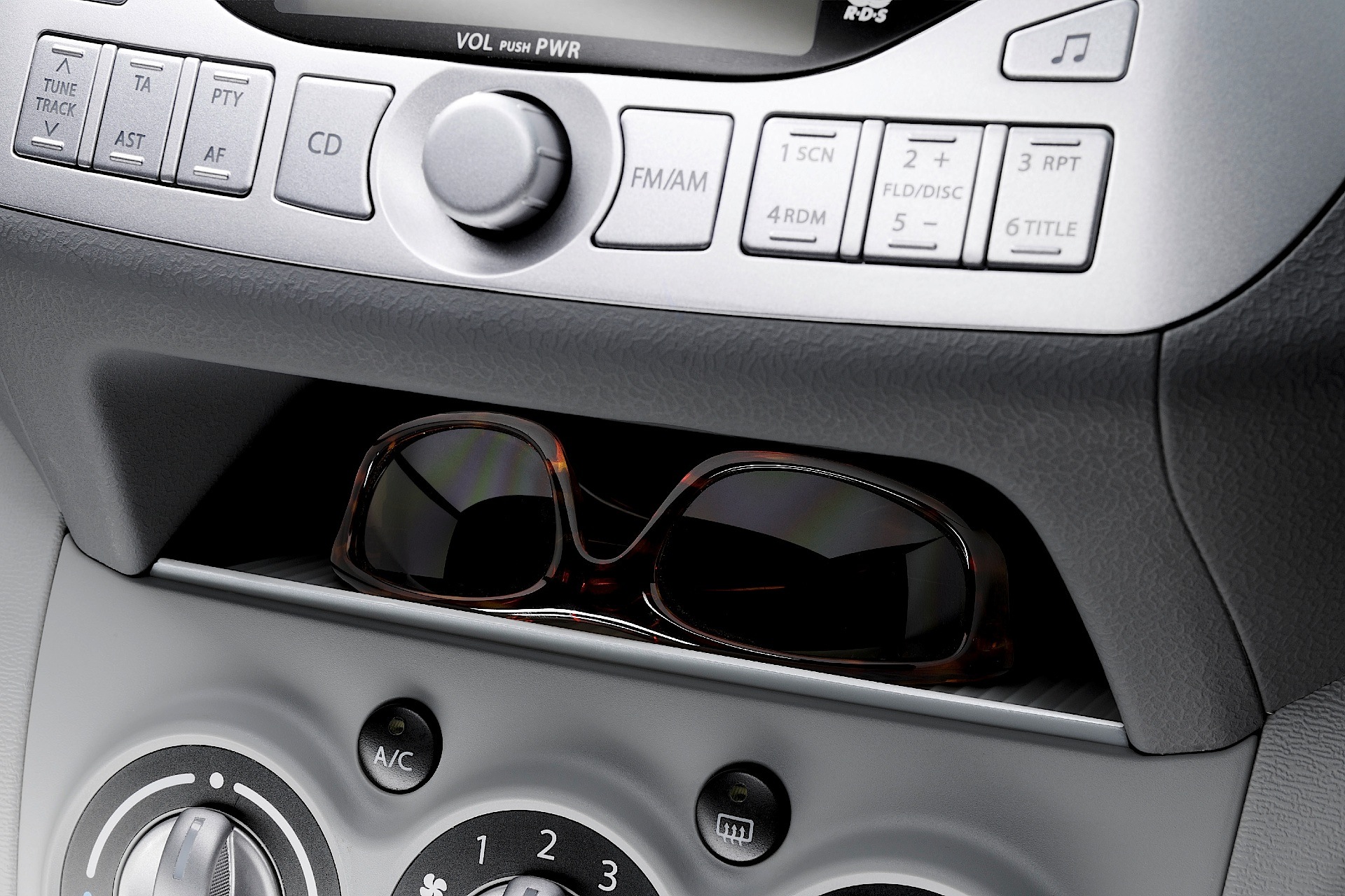 Nissan Pixo photo 50