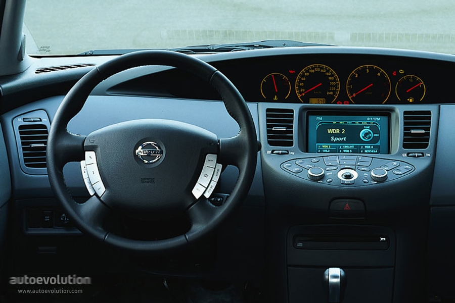 Nissan Primera Hatchback photo 17