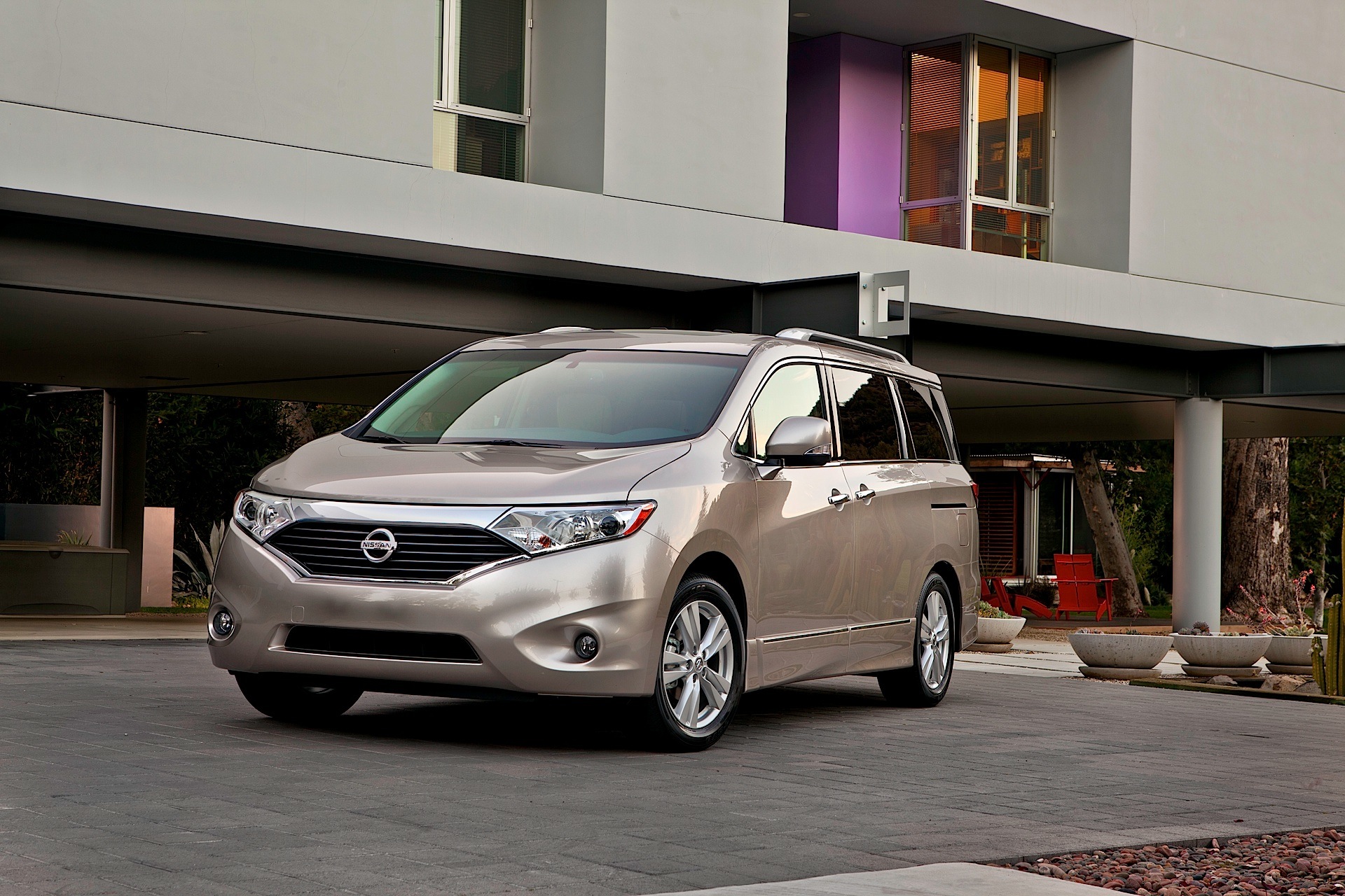 Nissan Quest photo 2