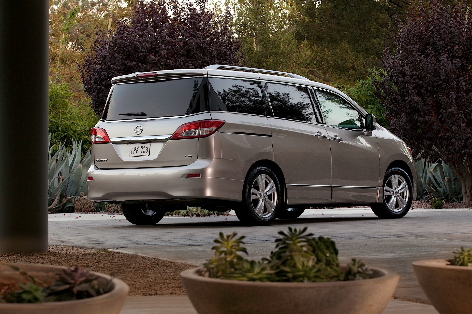 Nissan Quest photo 3