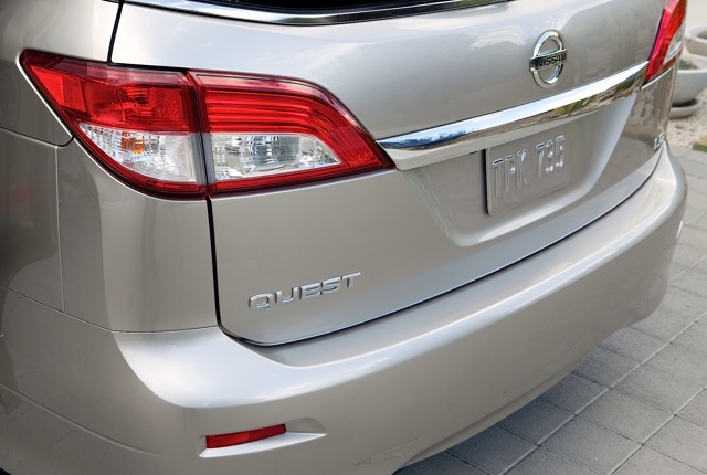 Nissan Quest photo 7