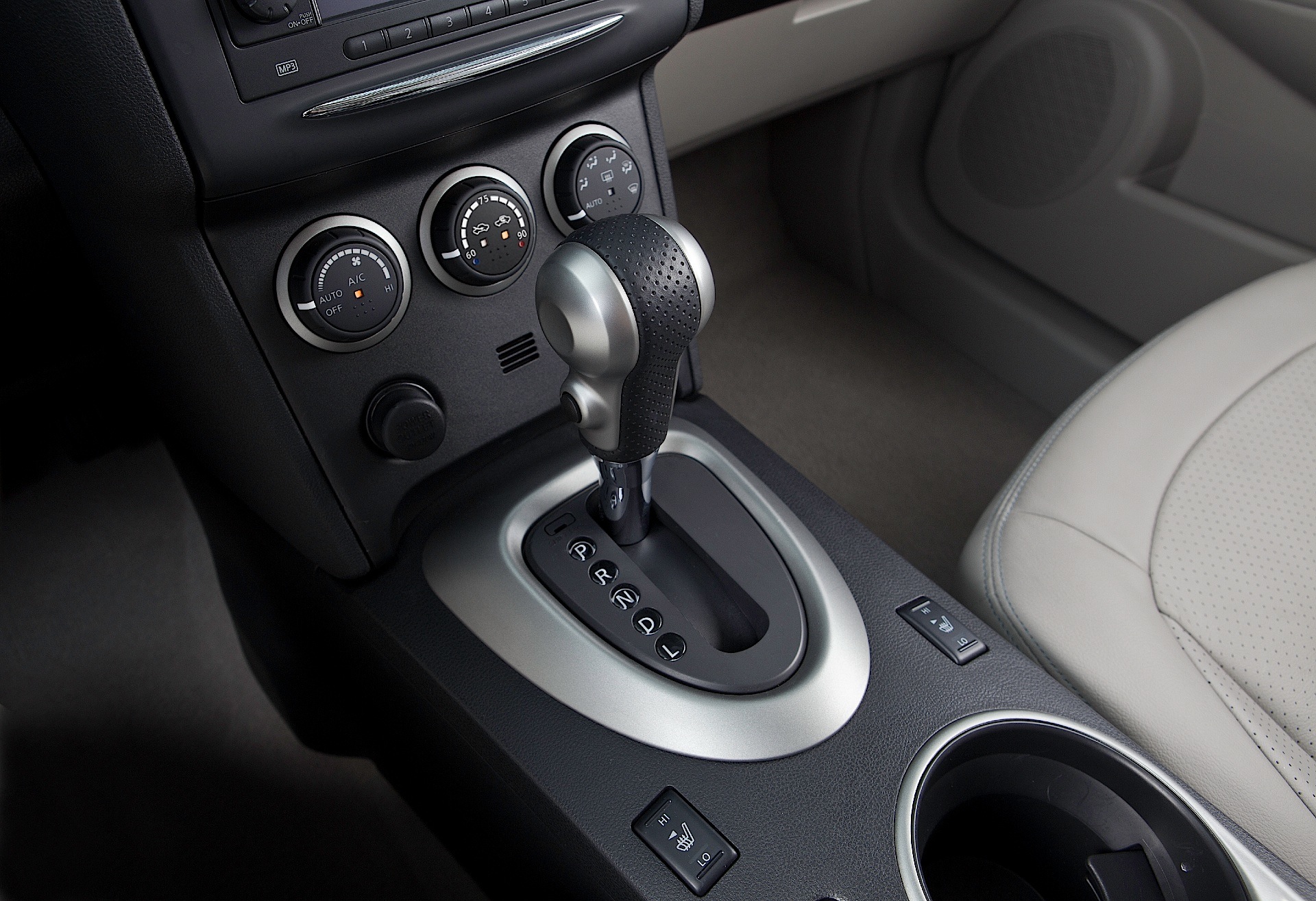 Nissan Rogue photo 25