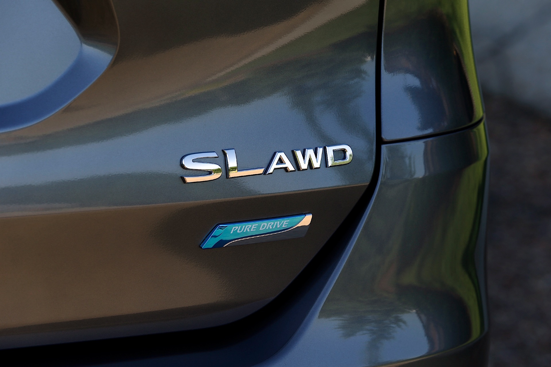 Nissan Rogue photo 2