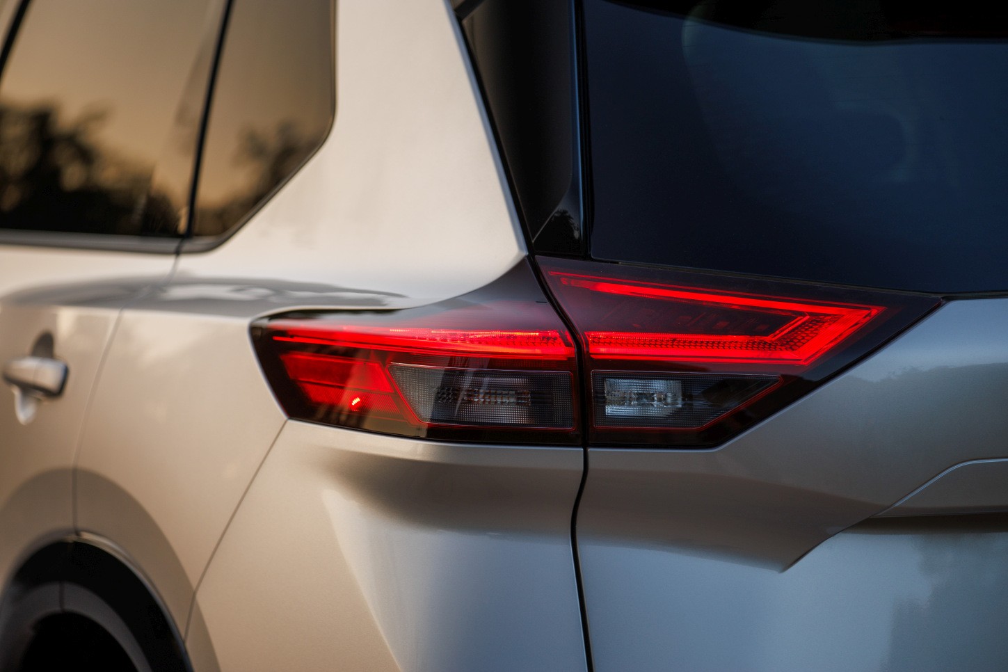 Nissan Rogue photo 2