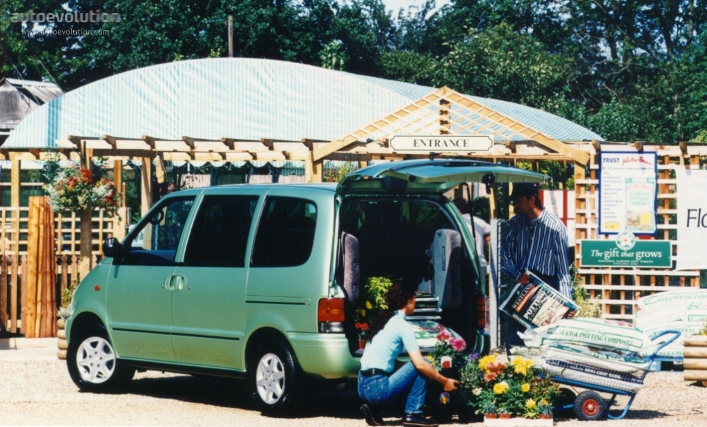 Nissan Serena photo 2