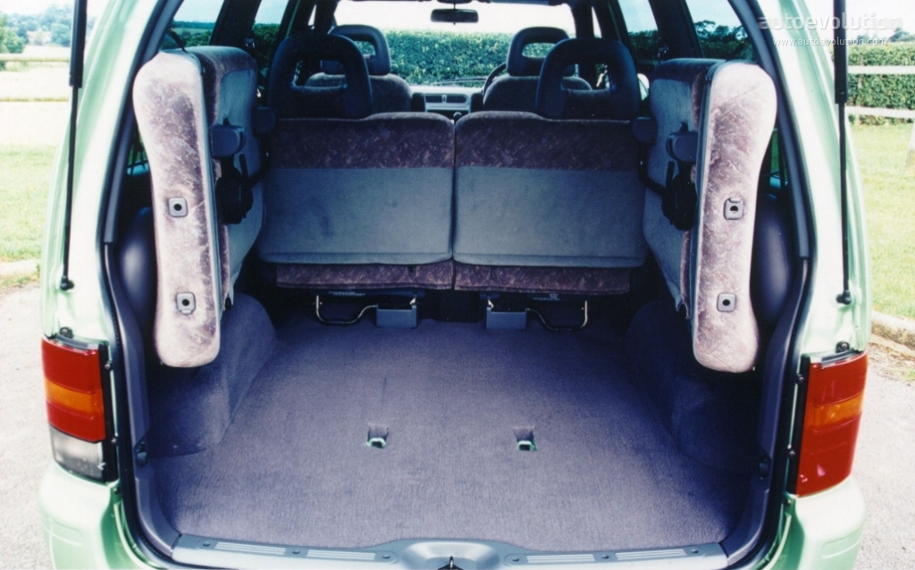 Nissan Serena photo 3