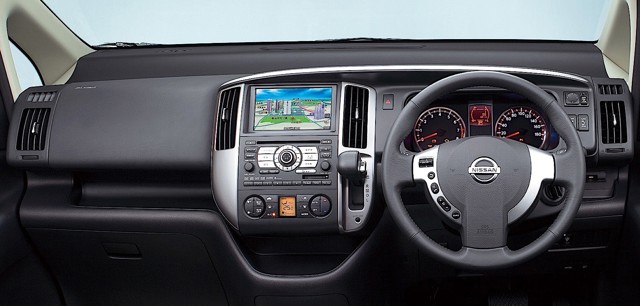 Nissan Serena photo 23
