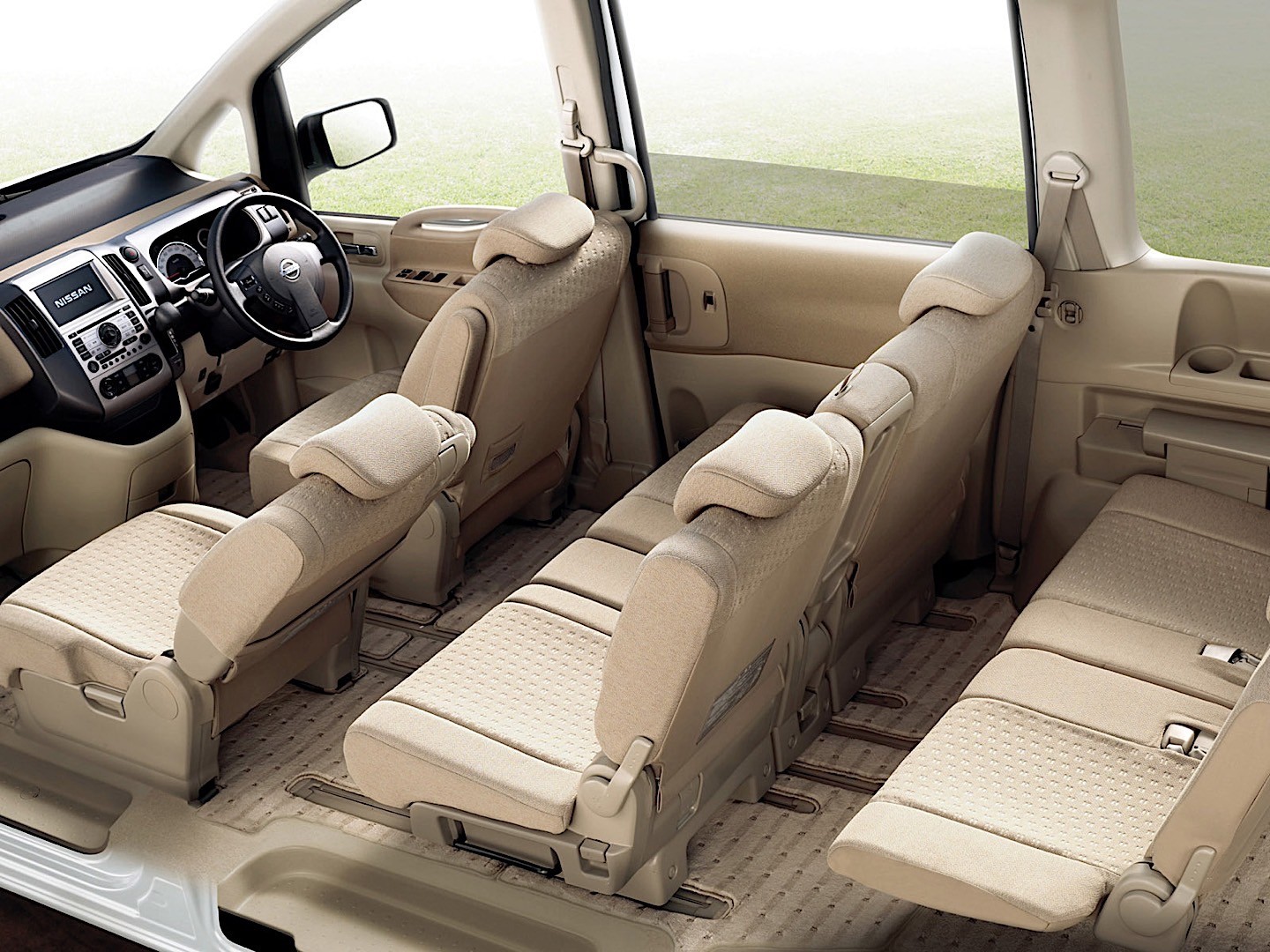 Nissan Serena photo 25