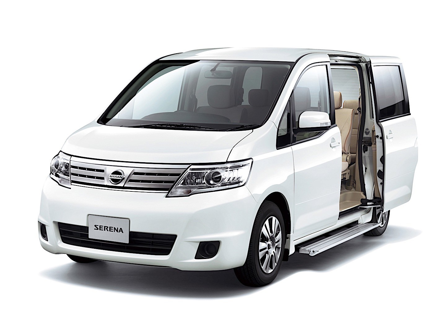 Nissan Serena photo 2