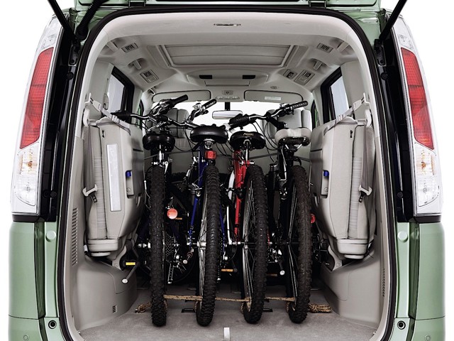 Nissan Serena foto 26