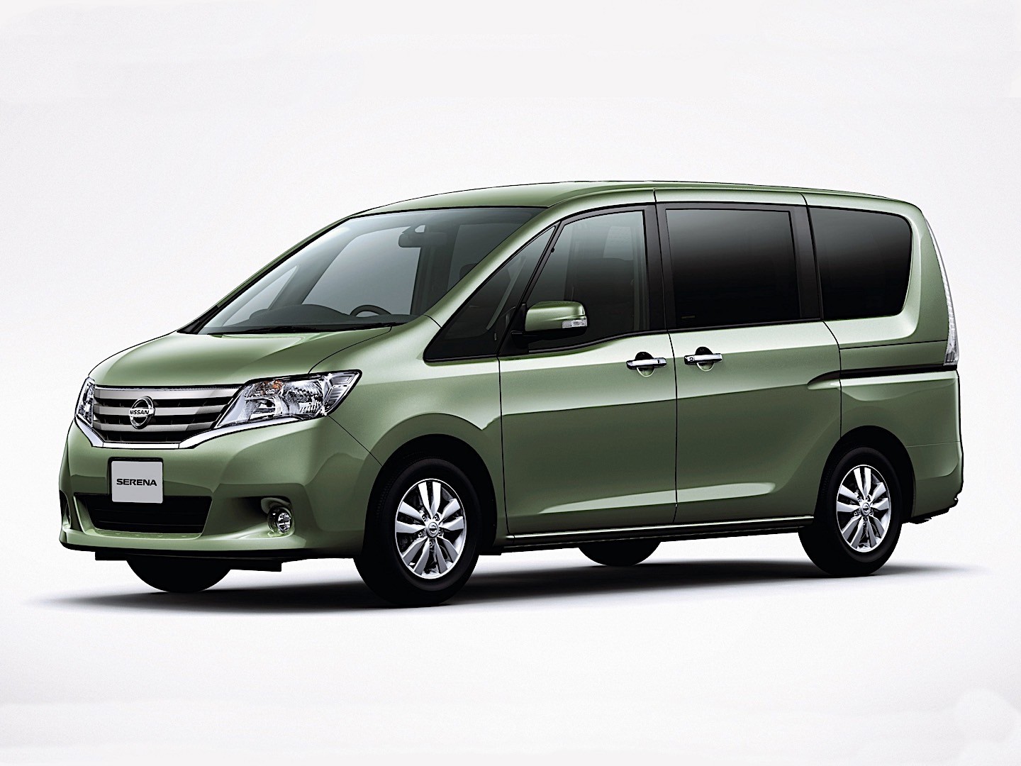 Nissan Serena photo 3