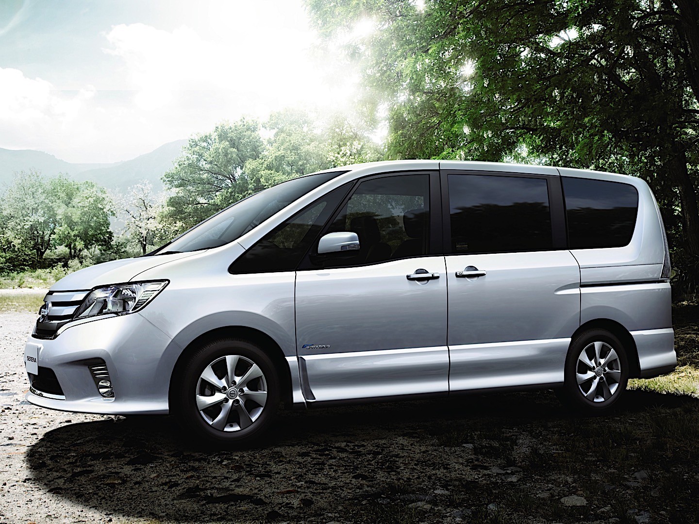 Nissan Serena photo 8