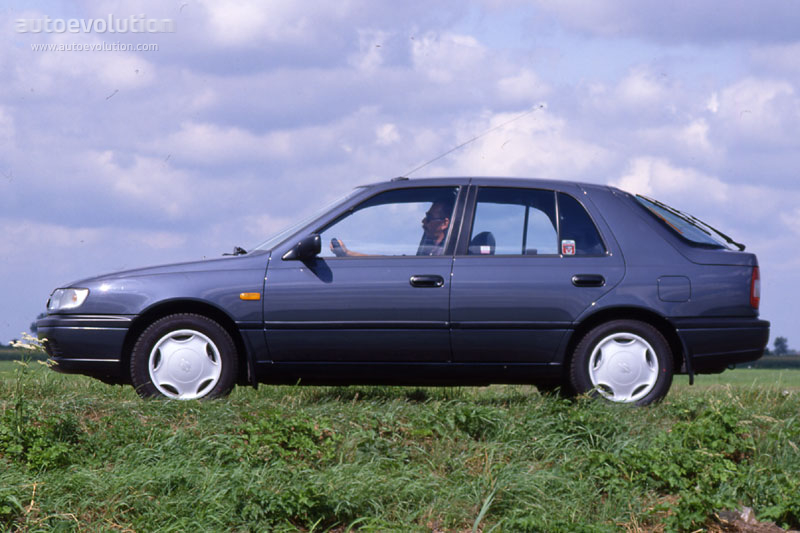 NISSAN Sunny Hatchback