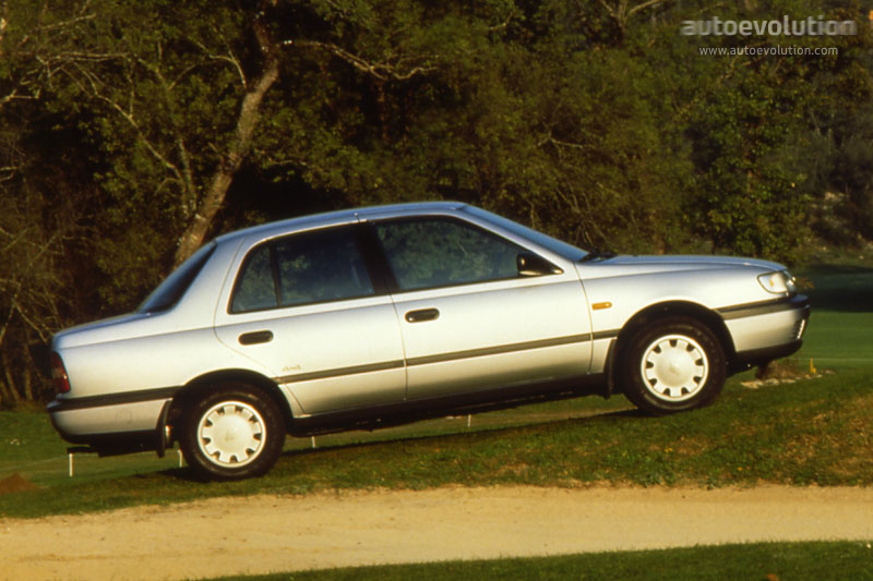 Nissan Sunny Sedan photo 2
