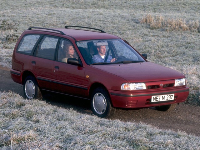 Nissan Sunny Traveller photo 4
