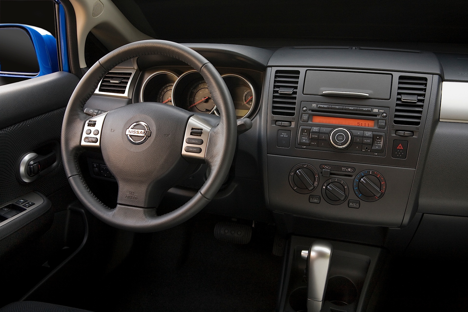 Nissan Sunny photo 11