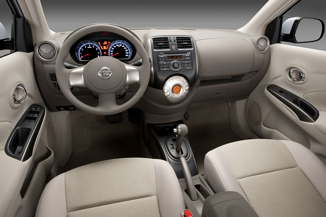 Nissan Sunny photo 9
