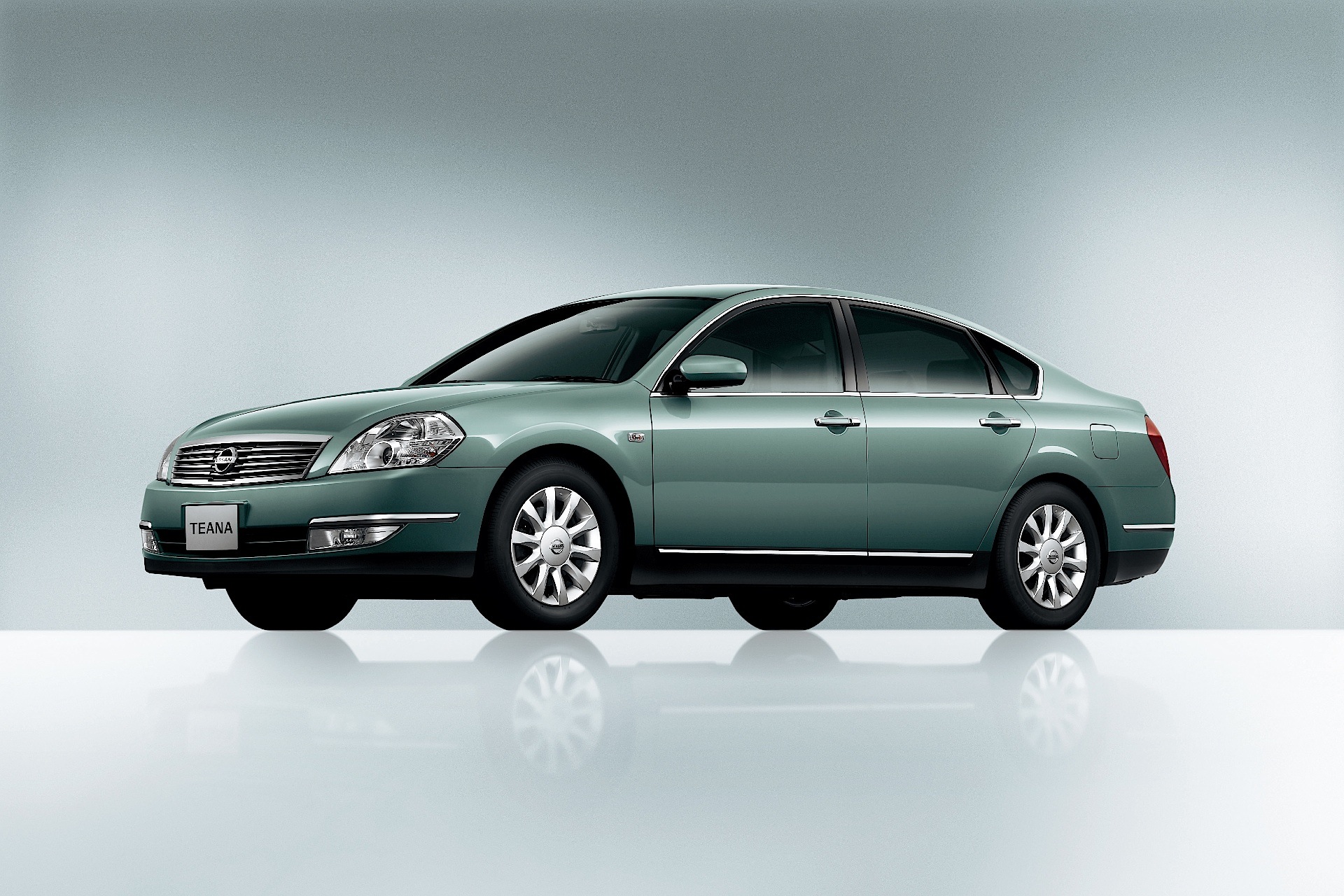 Nissan Teana photo 2