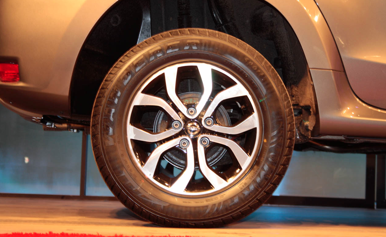 Nissan Terrano 5 Doors photo 3