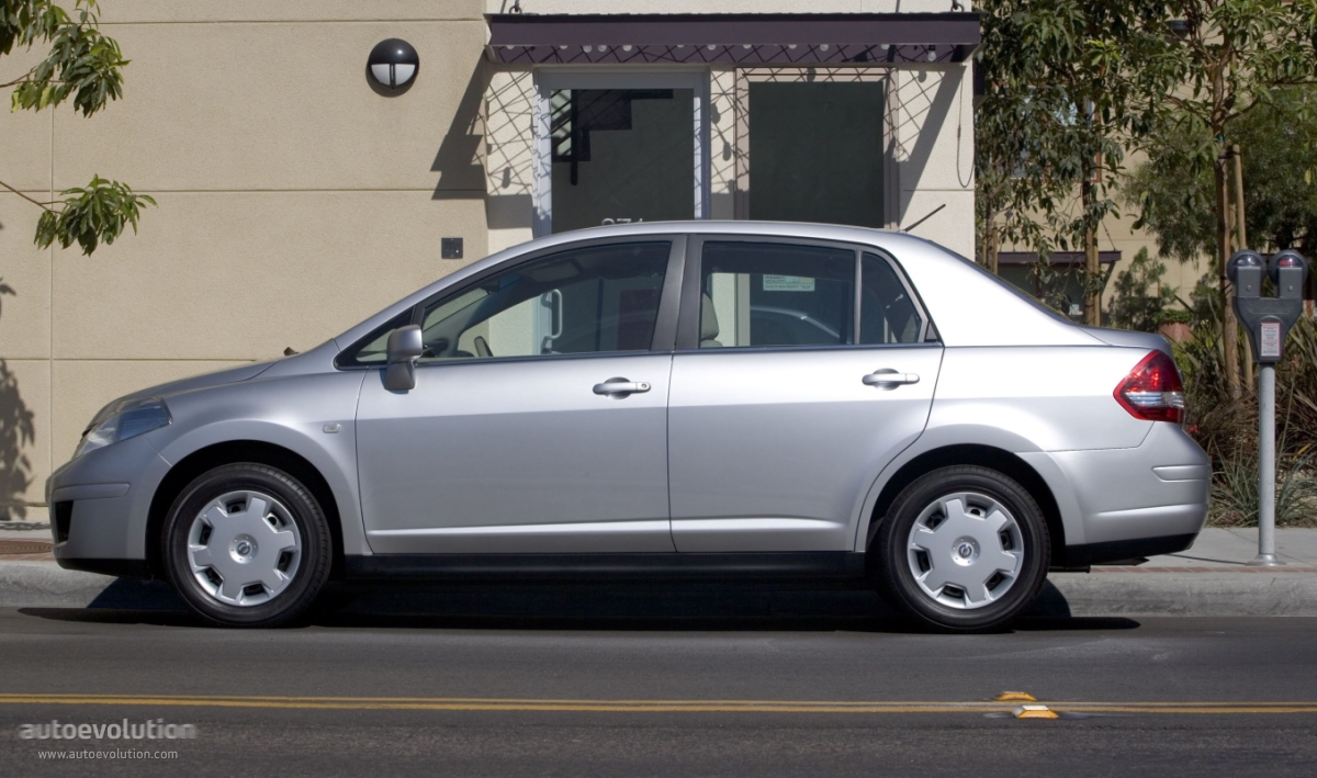 Nissan Tiida / Versa Sedan photo 3