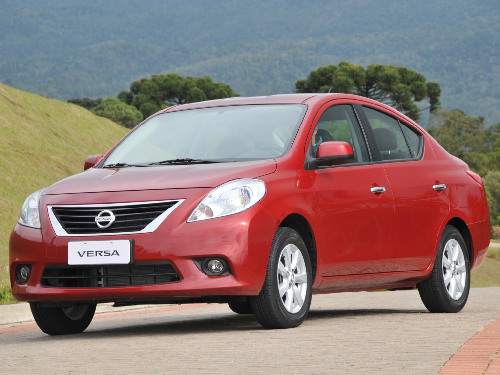 Nissan Tiida / Versa Sedan photo 15
