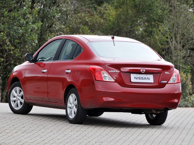 Nissan Tiida / Versa Sedan photo 17