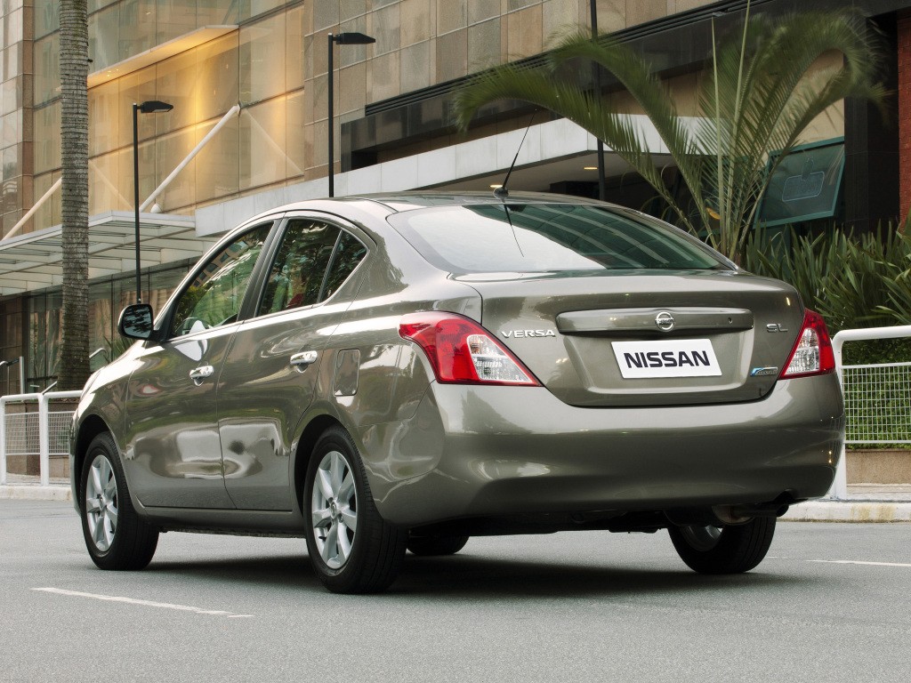Nissan Tiida / Versa Sedan photo 18