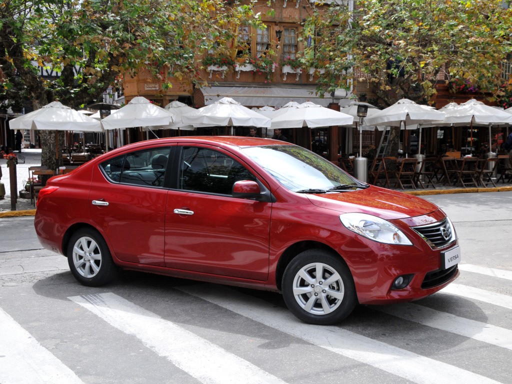 Nissan Tiida / Versa Sedan photo 20