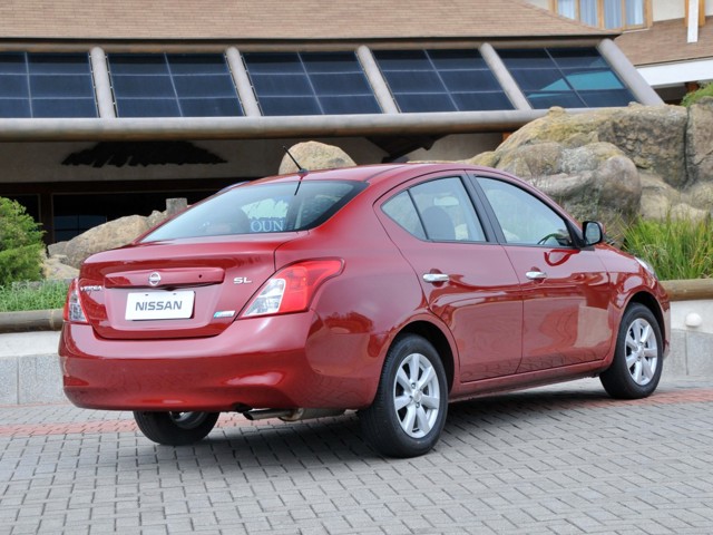 Nissan Tiida / Versa Sedan photo 21