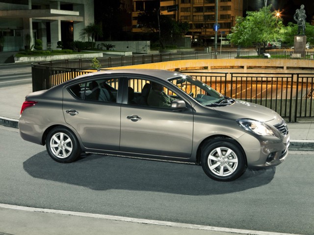 Nissan Tiida / Versa Sedan photo 22