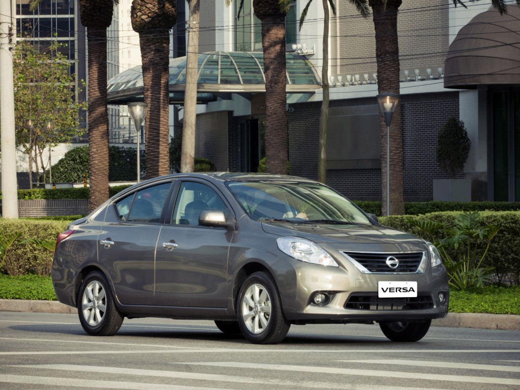 Nissan Tiida / Versa Sedan photo 24